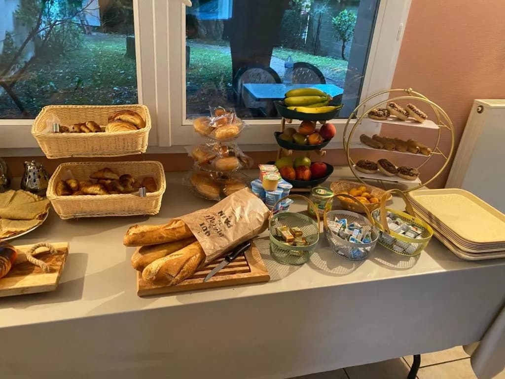 Petit-déjeuner fruits et céréales